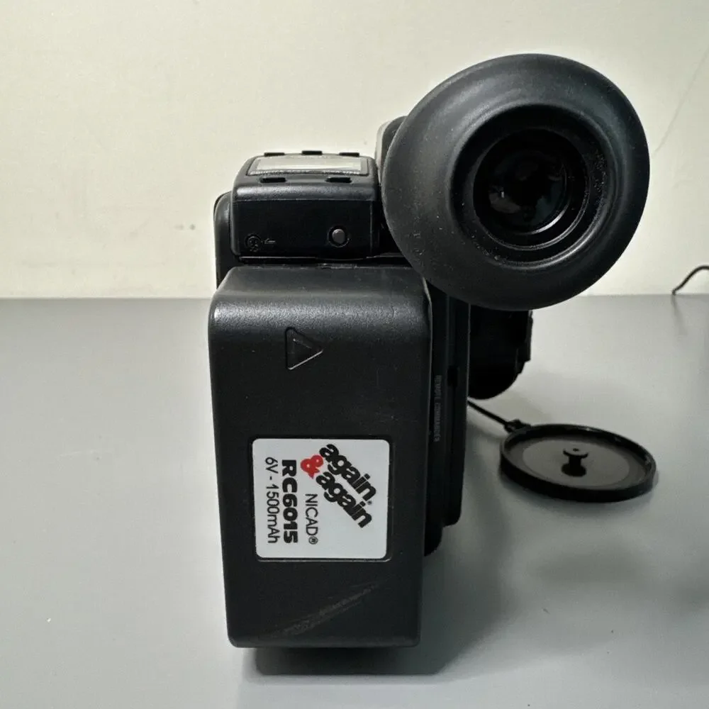 Sony Handycam NTSC Video 8 CCD-F77 Camcorder & Battery Black
